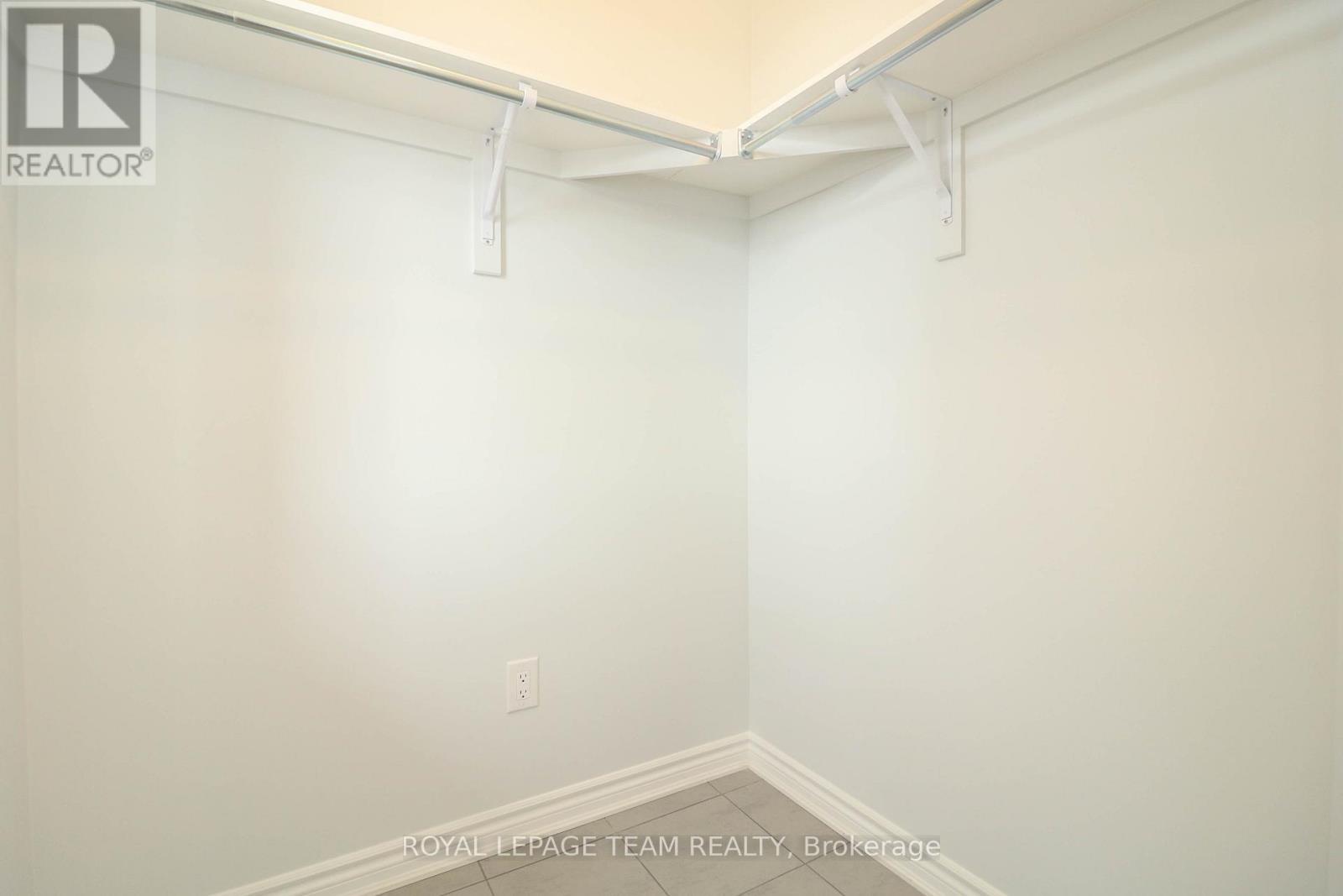 524 Culdaff Road, Ottawa, ON - Indoor With Storage