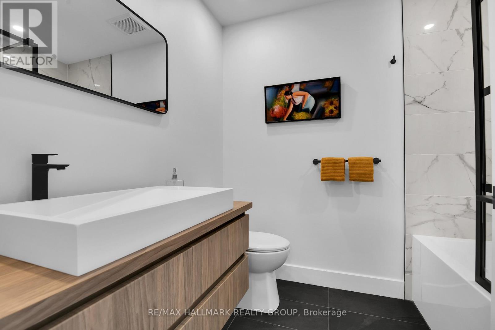 2nd floor - 4 piece bathroom - 2167 Rice Avenue, Ottawa, ON - Indoor Photo Showing Bathroom
