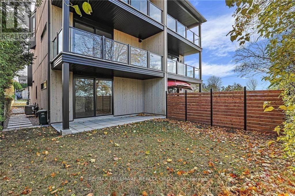 Lower level - patio & fenced garden - 2167 Rice Avenue, Ottawa, ON - Outdoor