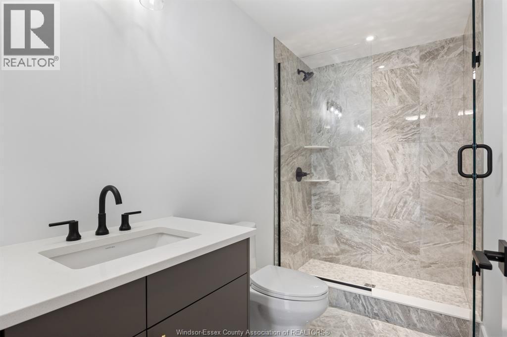 14400 Tecumseh Road Unit# 413, Tecumseh, ON - Indoor Photo Showing Bathroom