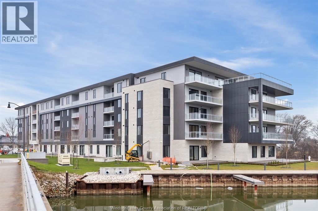 14400 Tecumseh Road Unit# 413, Tecumseh, ON - Outdoor With Balcony With Facade