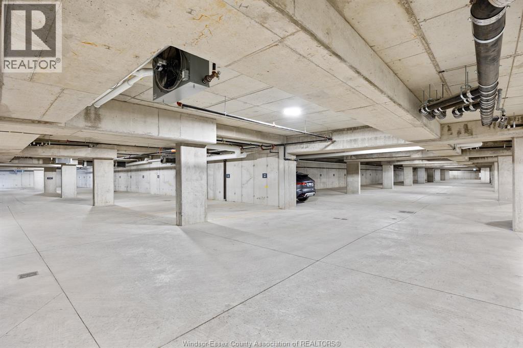 14400 Tecumseh Road Unit# 413, Tecumseh, ON - Indoor Photo Showing Garage
