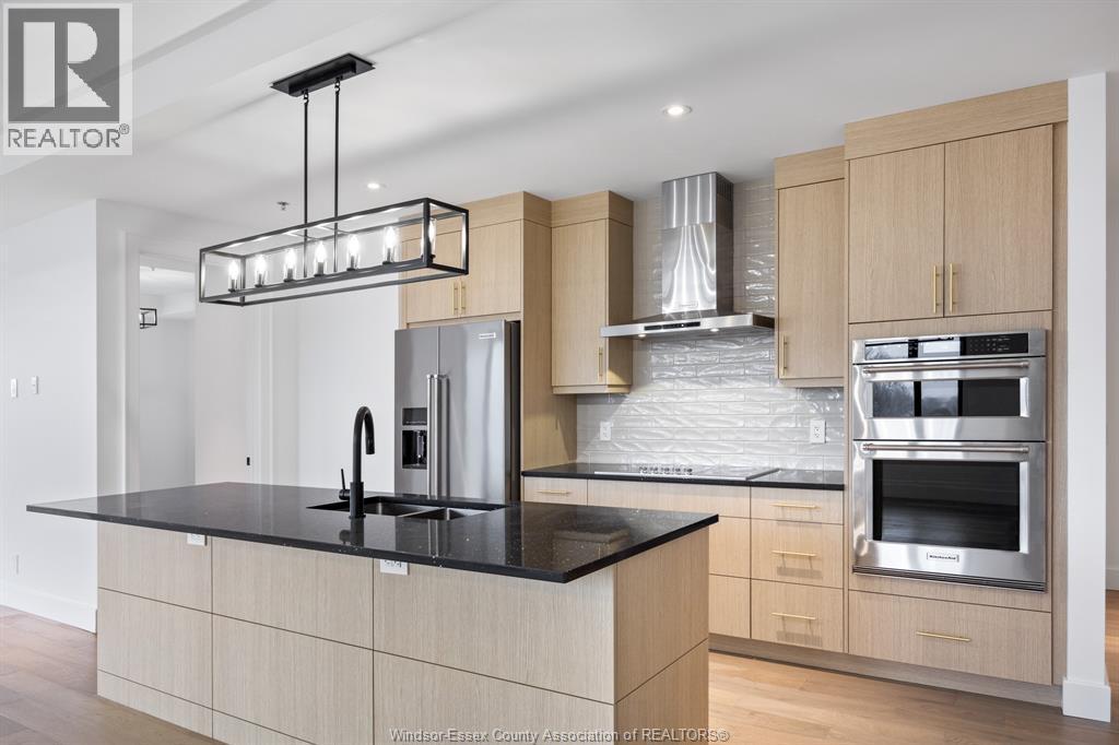 14400 Tecumseh Road Unit# 413, Tecumseh, ON - Indoor Photo Showing Kitchen With Upgraded Kitchen