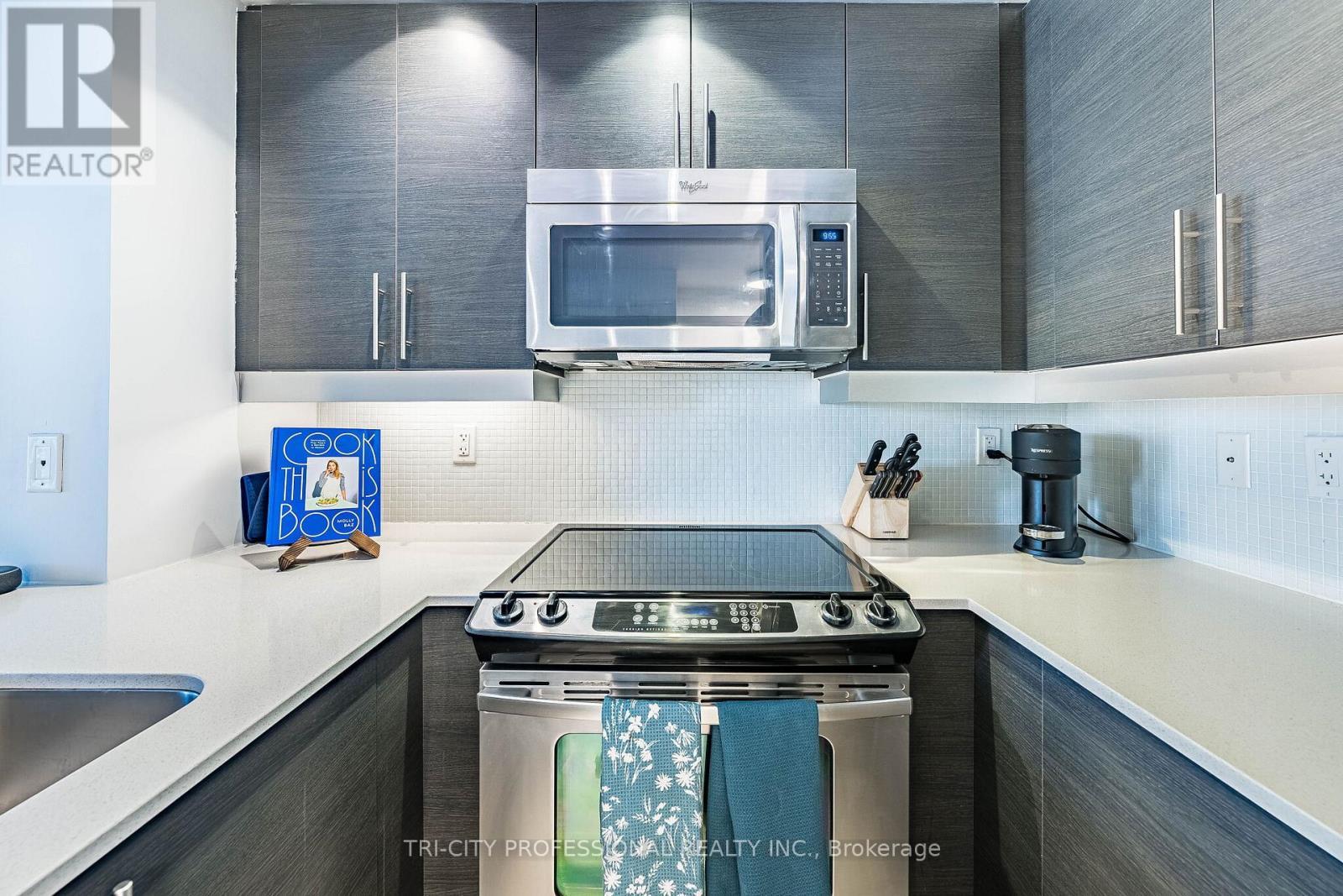 1713 - 85 E Liberty Street, Toronto, ON - Indoor Photo Showing Kitchen