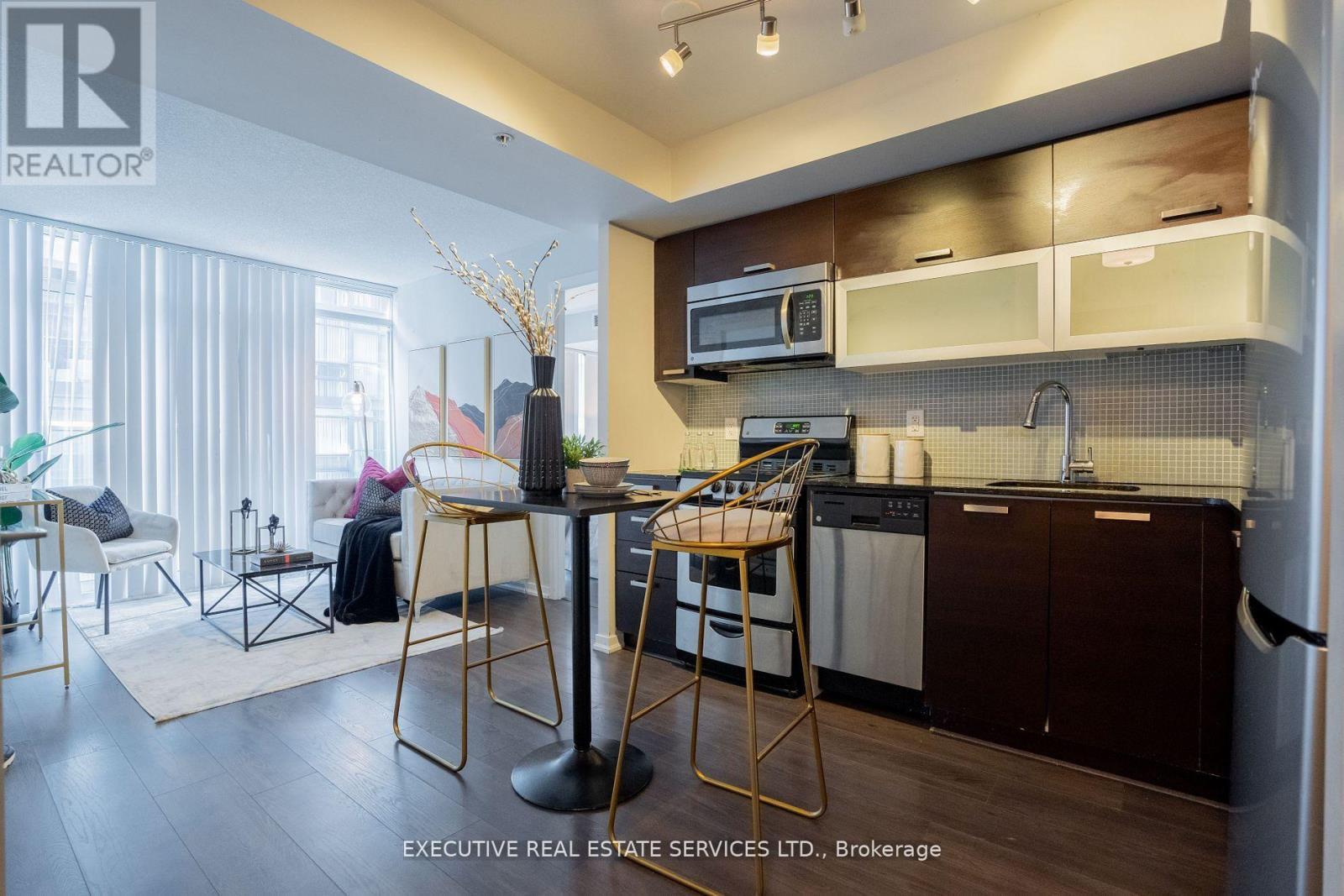 1902 E - 36 Lisgar Street, Toronto, ON - Indoor Photo Showing Kitchen