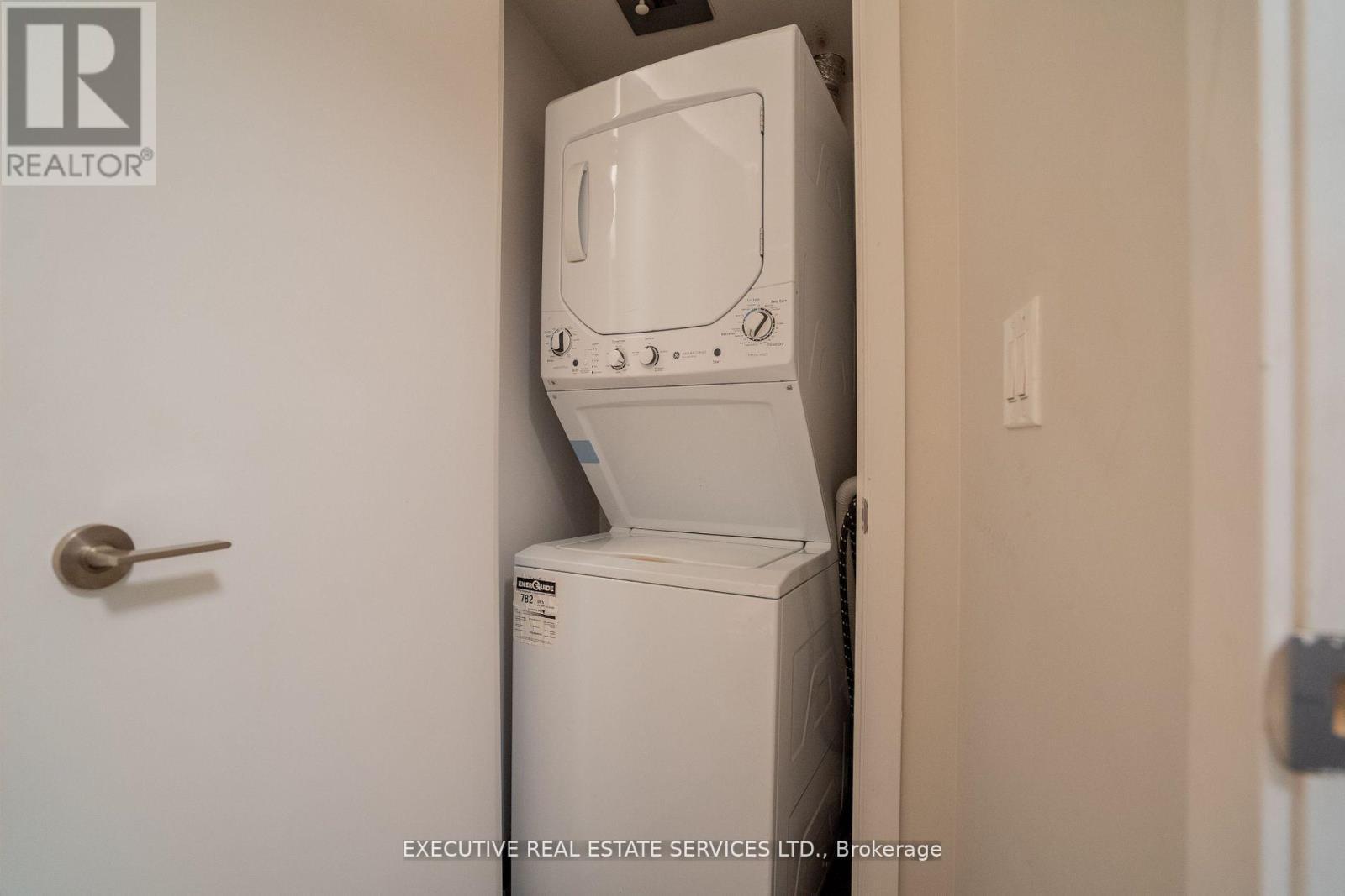 1902 E - 36 Lisgar Street, Toronto, ON - Indoor Photo Showing Laundry Room