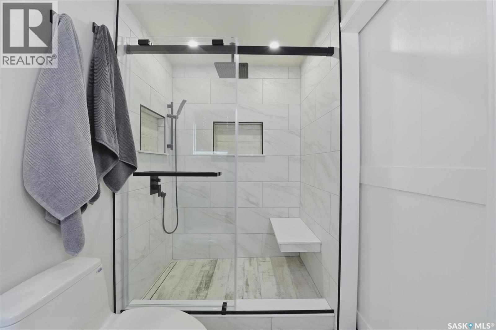 3402 Calder Crescent, Saskatoon, SK - Indoor Photo Showing Bathroom