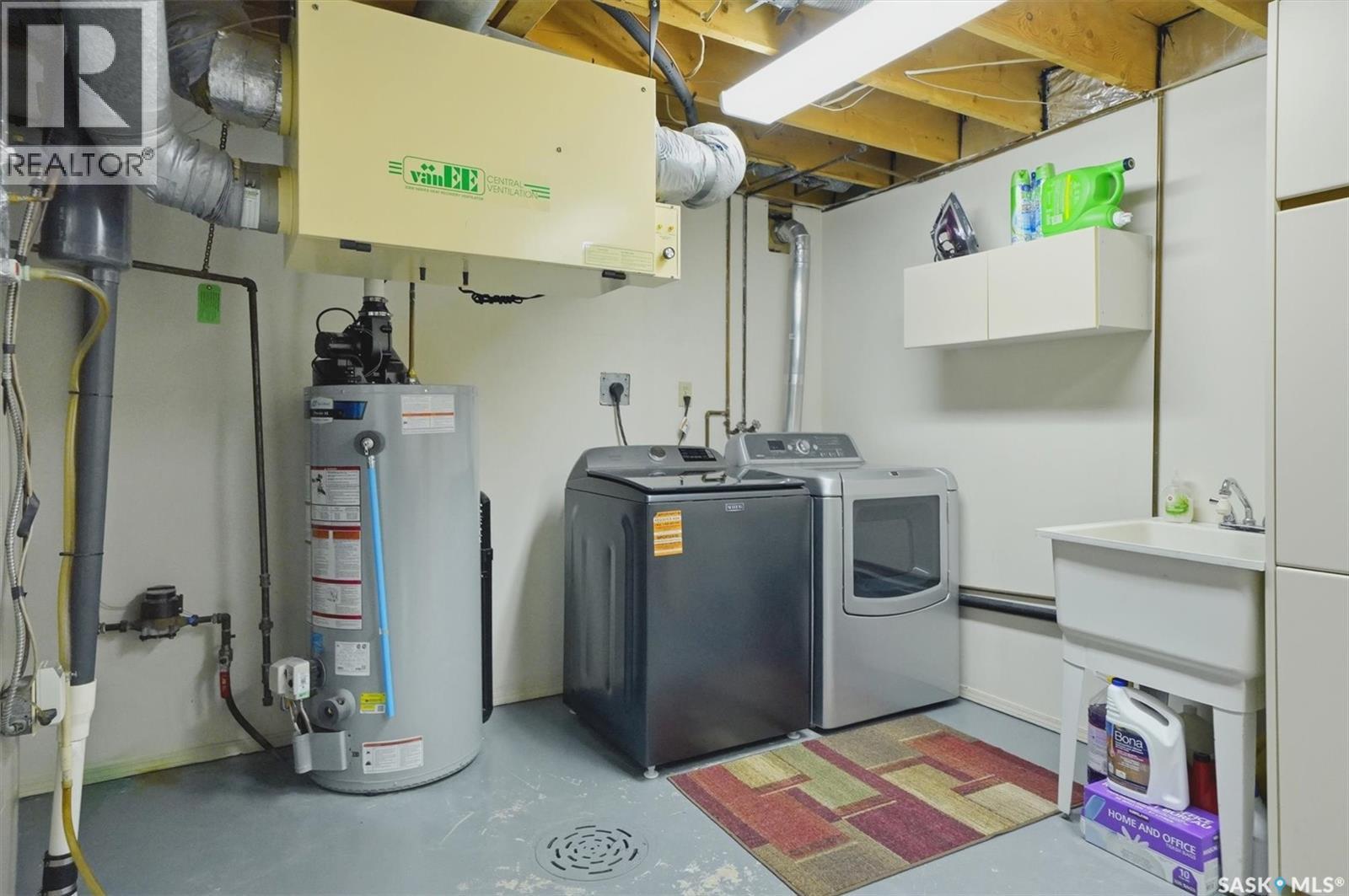 3402 Calder Crescent, Saskatoon, SK - Indoor Photo Showing Laundry Room