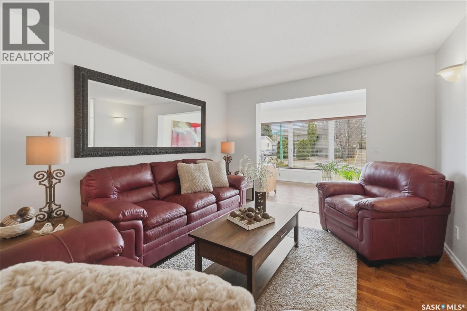 3402 Calder Crescent, Saskatoon, SK - Indoor Photo Showing Living Room