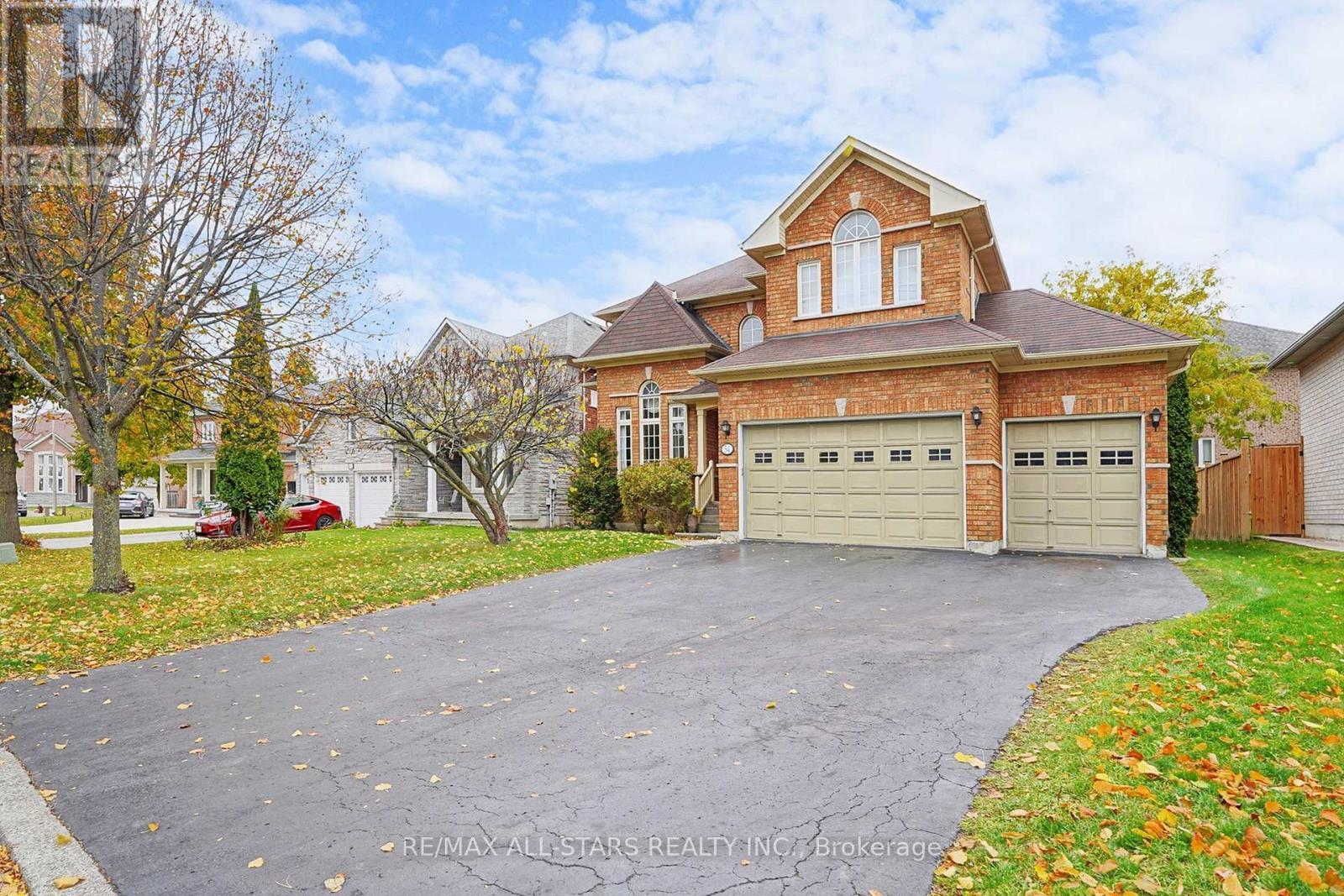 54 Bretton Circle, Markham, ON - Outdoor With Facade