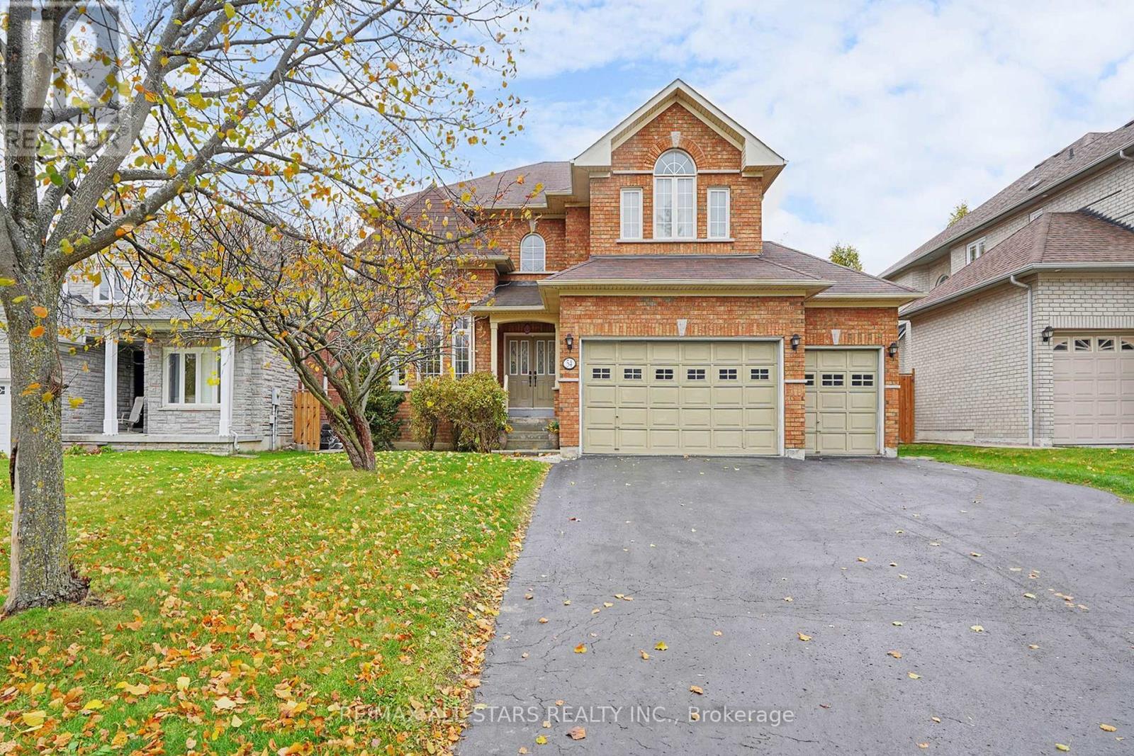 54 Bretton Circle, Markham, ON - Outdoor With Facade