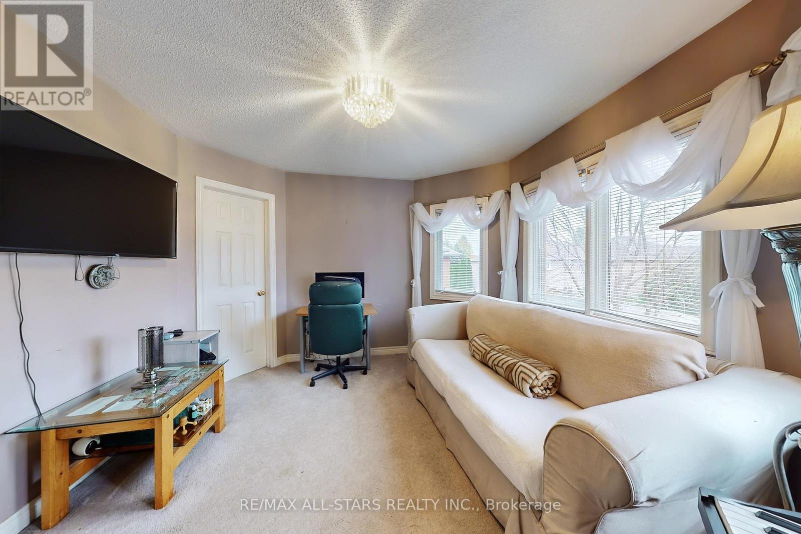 54 Bretton Circle, Markham, ON - Indoor