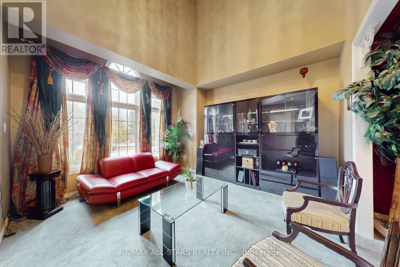 54 Bretton Circle, Markham, ON - Indoor Photo Showing Other Room