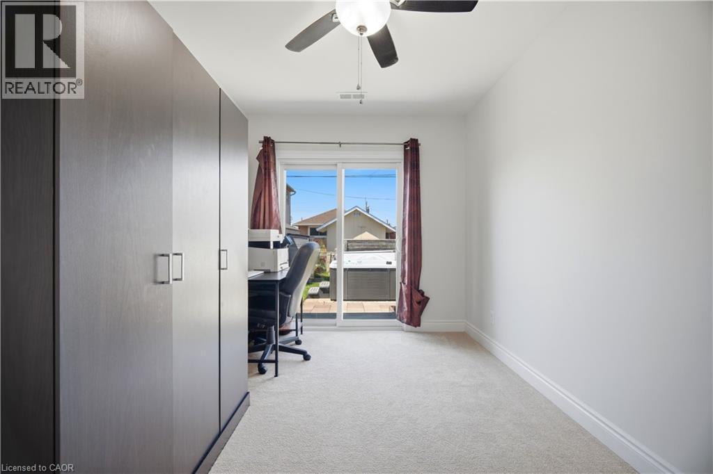 Room with light-toned carpet flooring and white baseboards - 71 Beland Avenue N, Hamilton, ON - Indoor