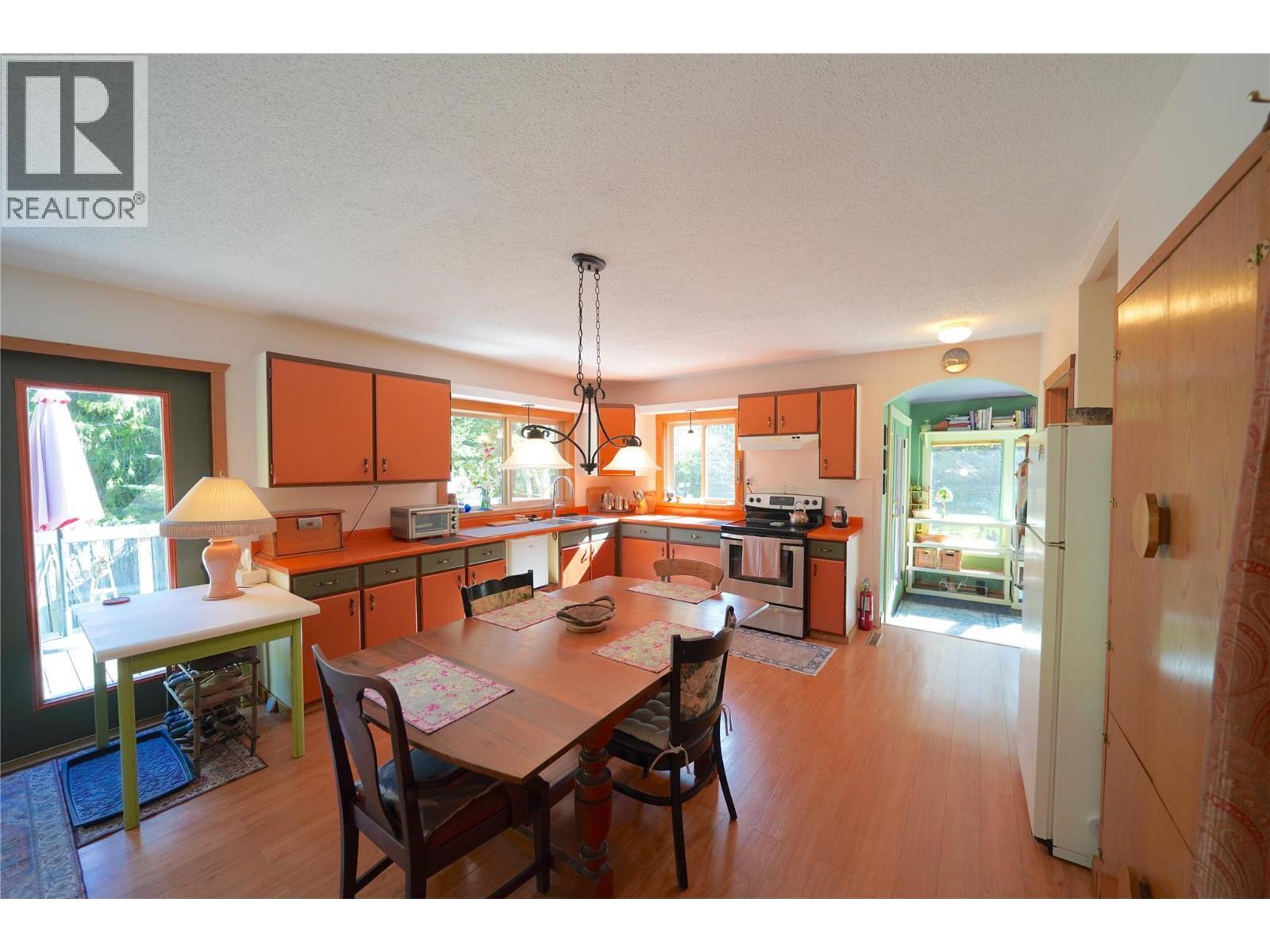 281 Iwanik Road, Procter, BC - Indoor Photo Showing Dining Room