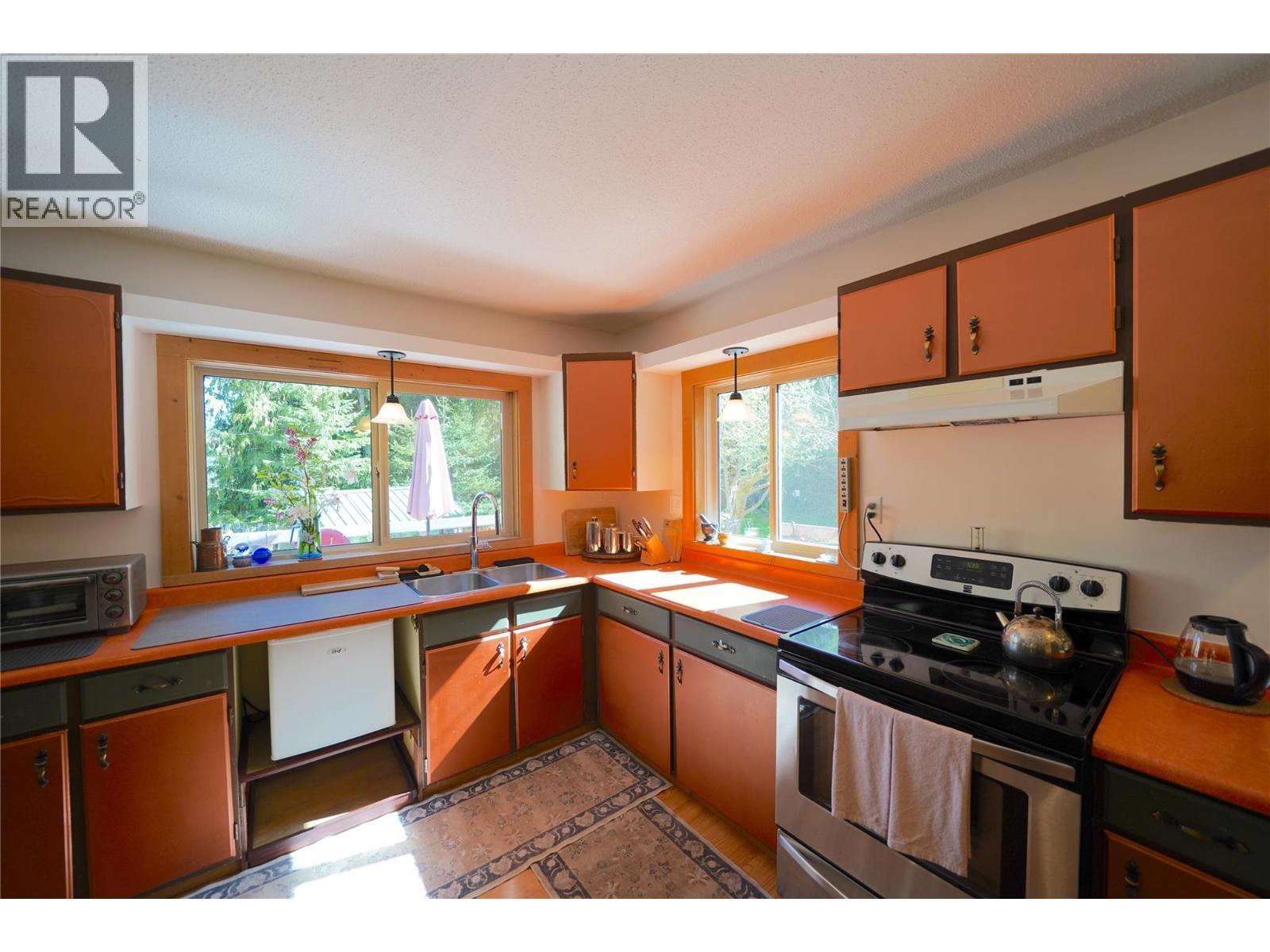 281 Iwanik Road, Procter, BC - Indoor Photo Showing Kitchen