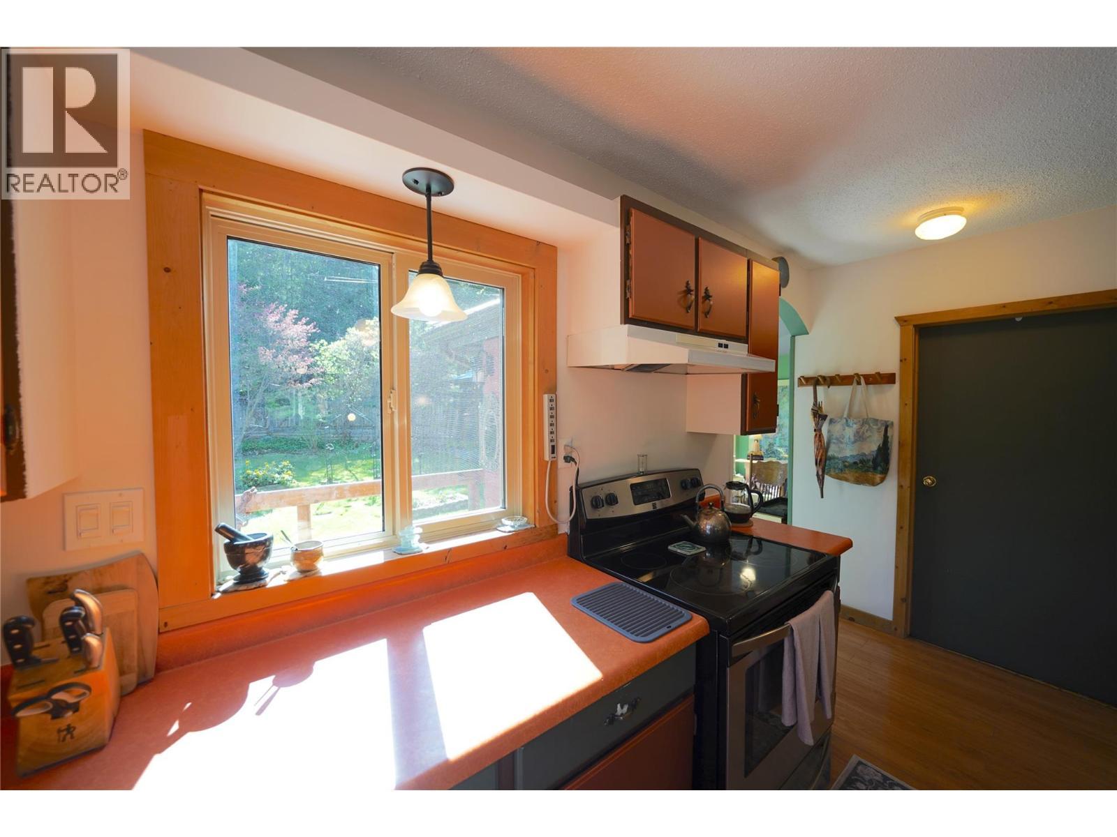 281 Iwanik Road, Procter, BC - Indoor Photo Showing Kitchen