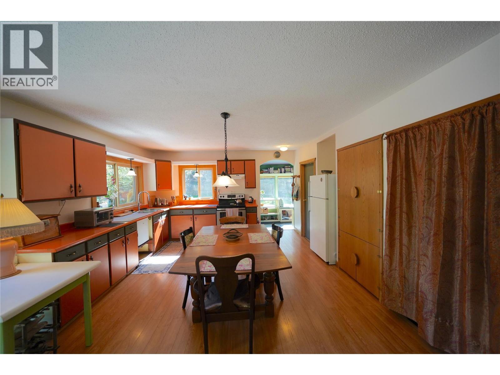 281 Iwanik Road, Procter, BC - Indoor
