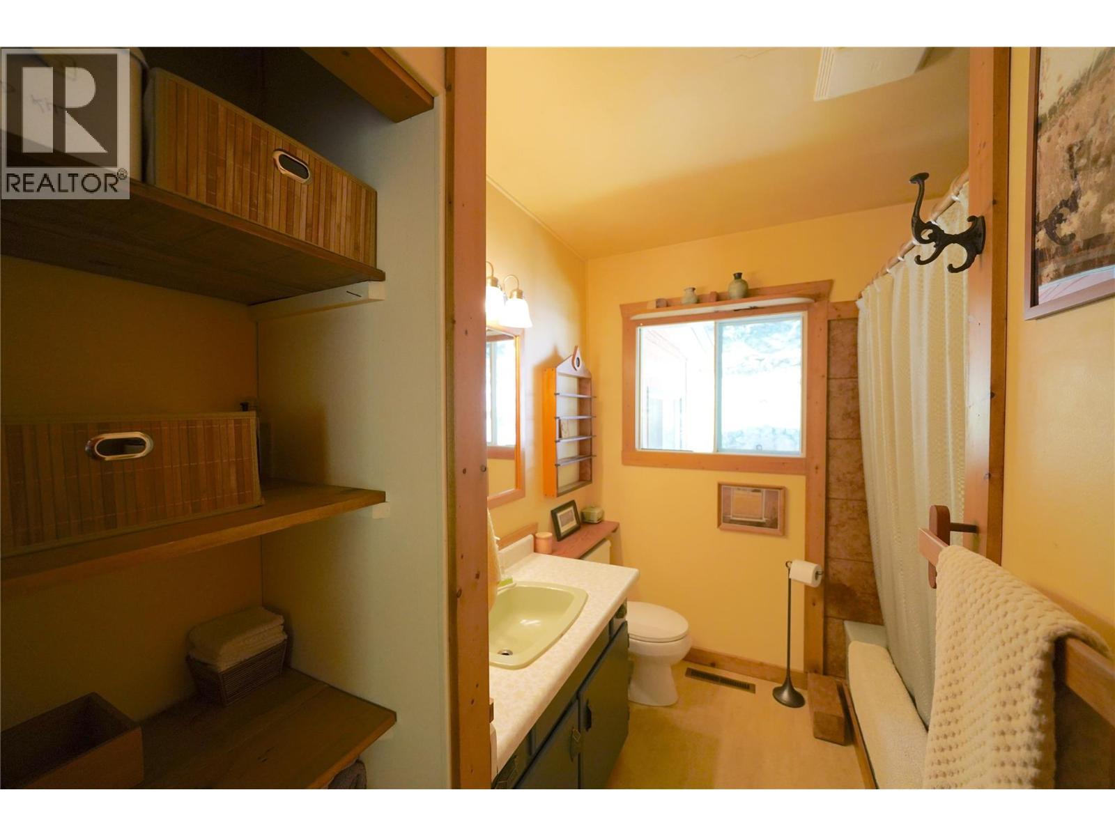 281 Iwanik Road, Procter, BC - Indoor Photo Showing Bathroom