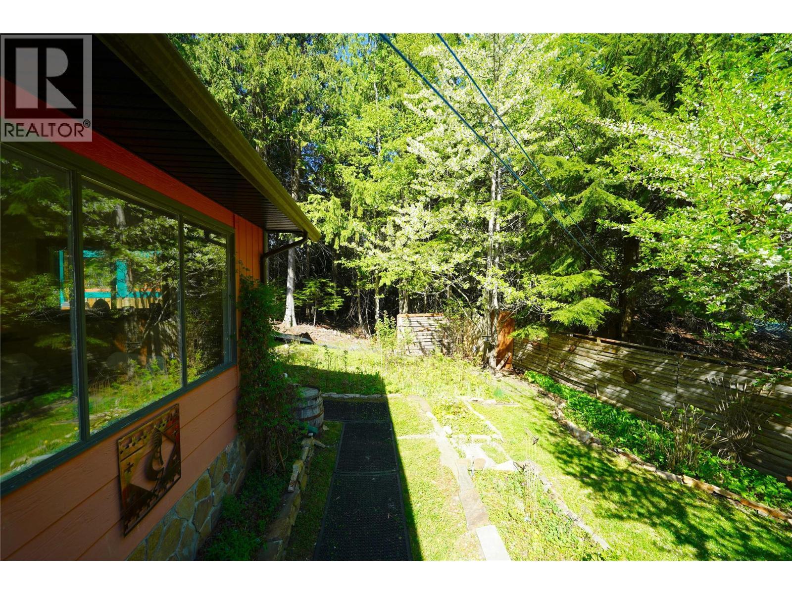 281 Iwanik Road, Procter, BC - Outdoor