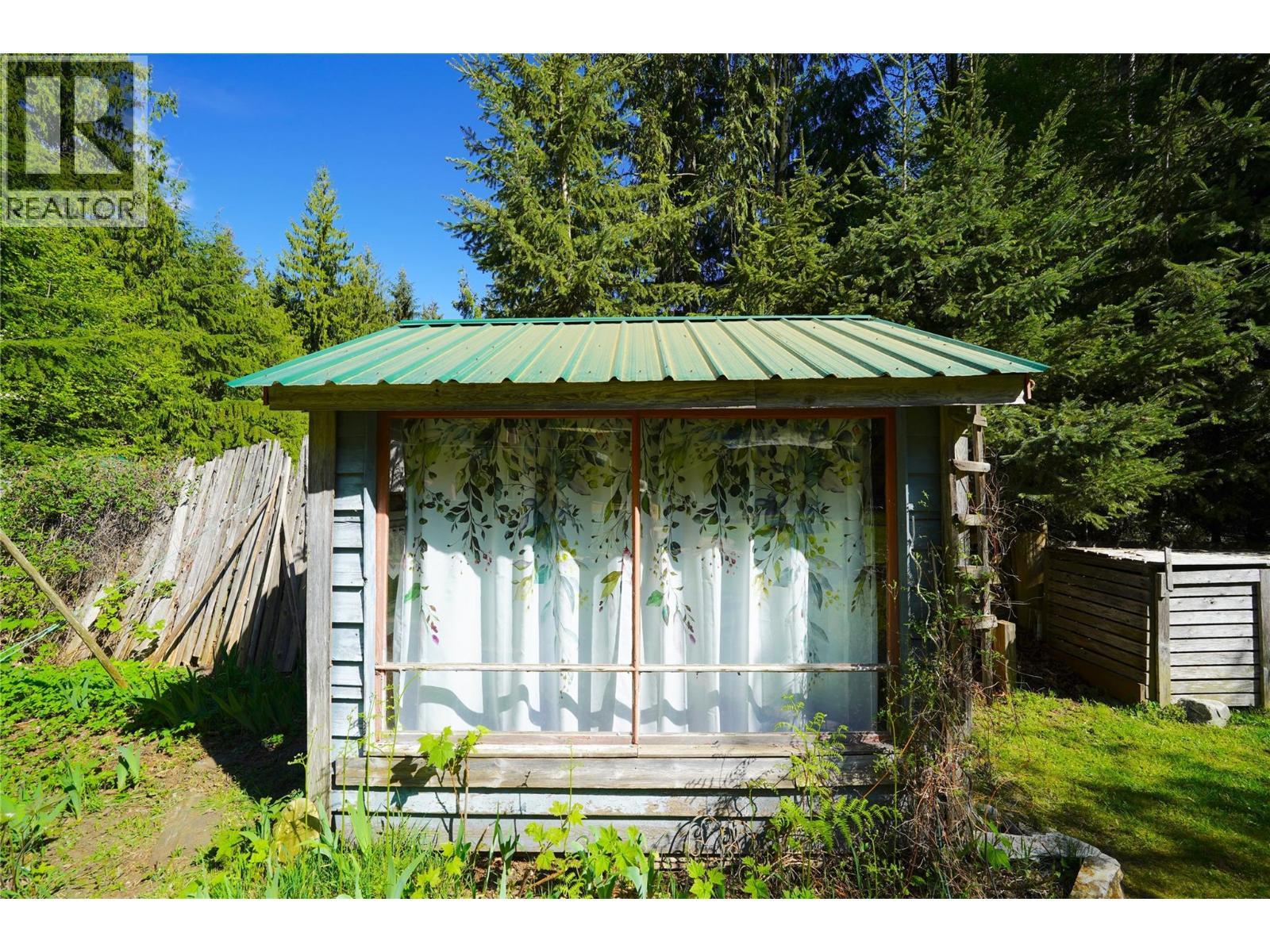 281 Iwanik Road, Procter, BC - Outdoor