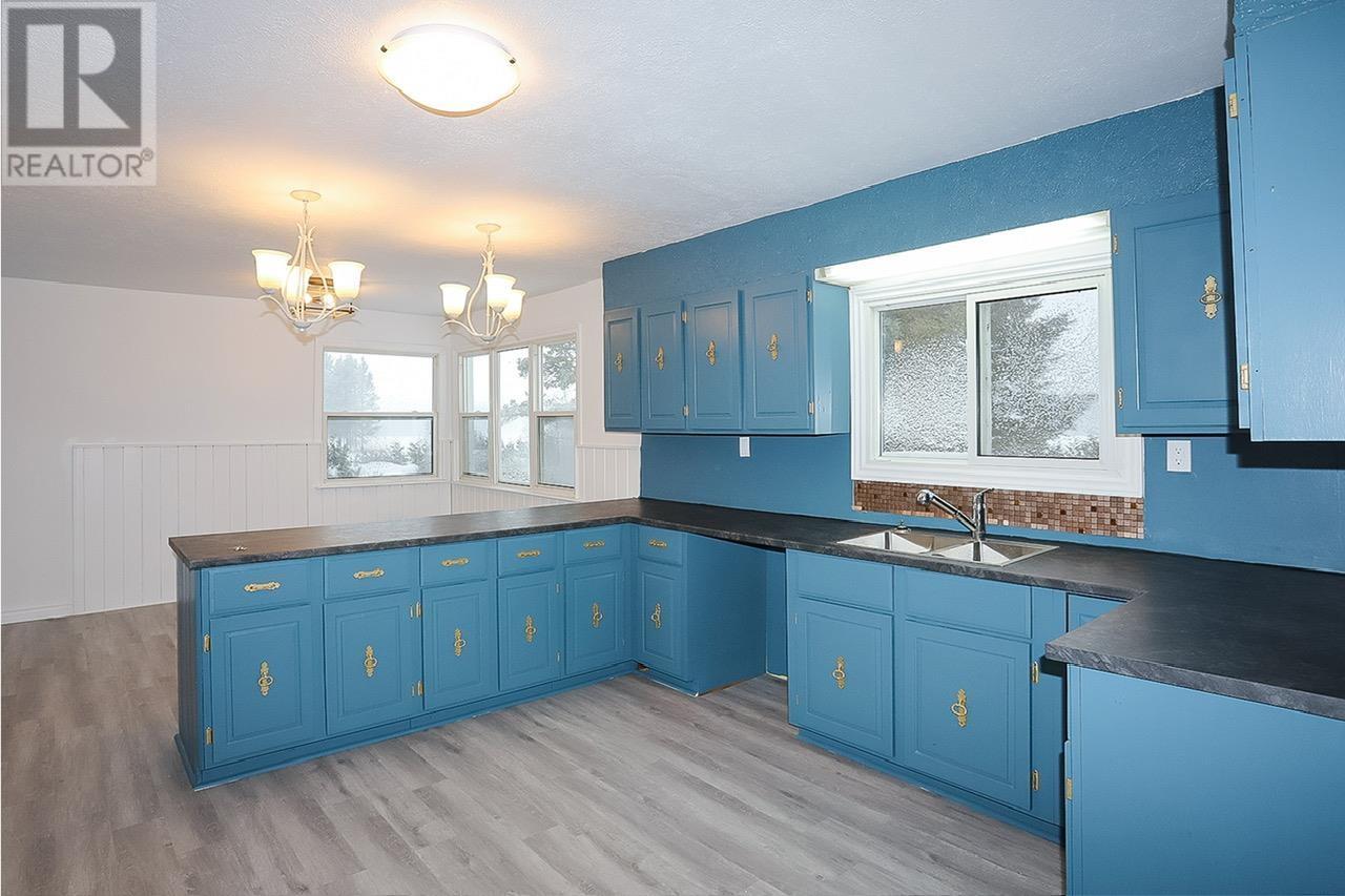 826 I Line Rd, Richards Landing, ON - Indoor Photo Showing Kitchen