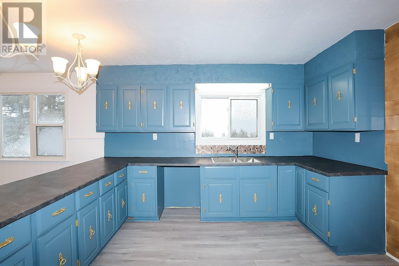 826 I Line Rd, Richards Landing, ON - Indoor Photo Showing Kitchen