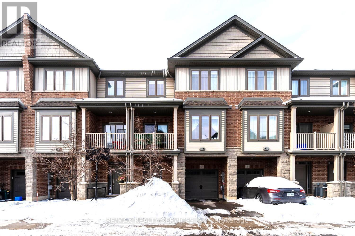 7 Ridgeside Lane, Hamilton, ON - Outdoor With Facade