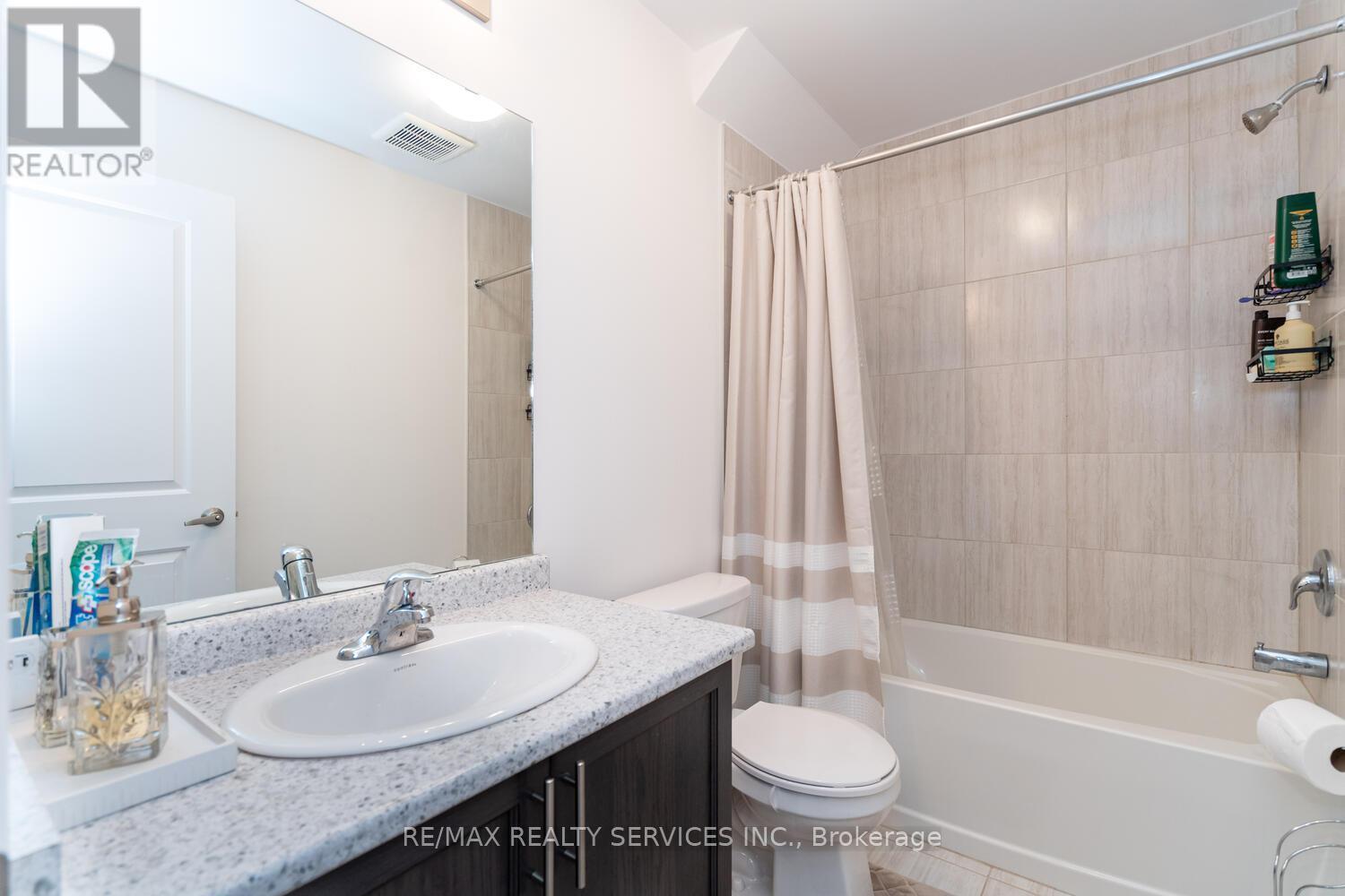 7 Ridgeside Lane, Hamilton, ON - Indoor Photo Showing Bathroom