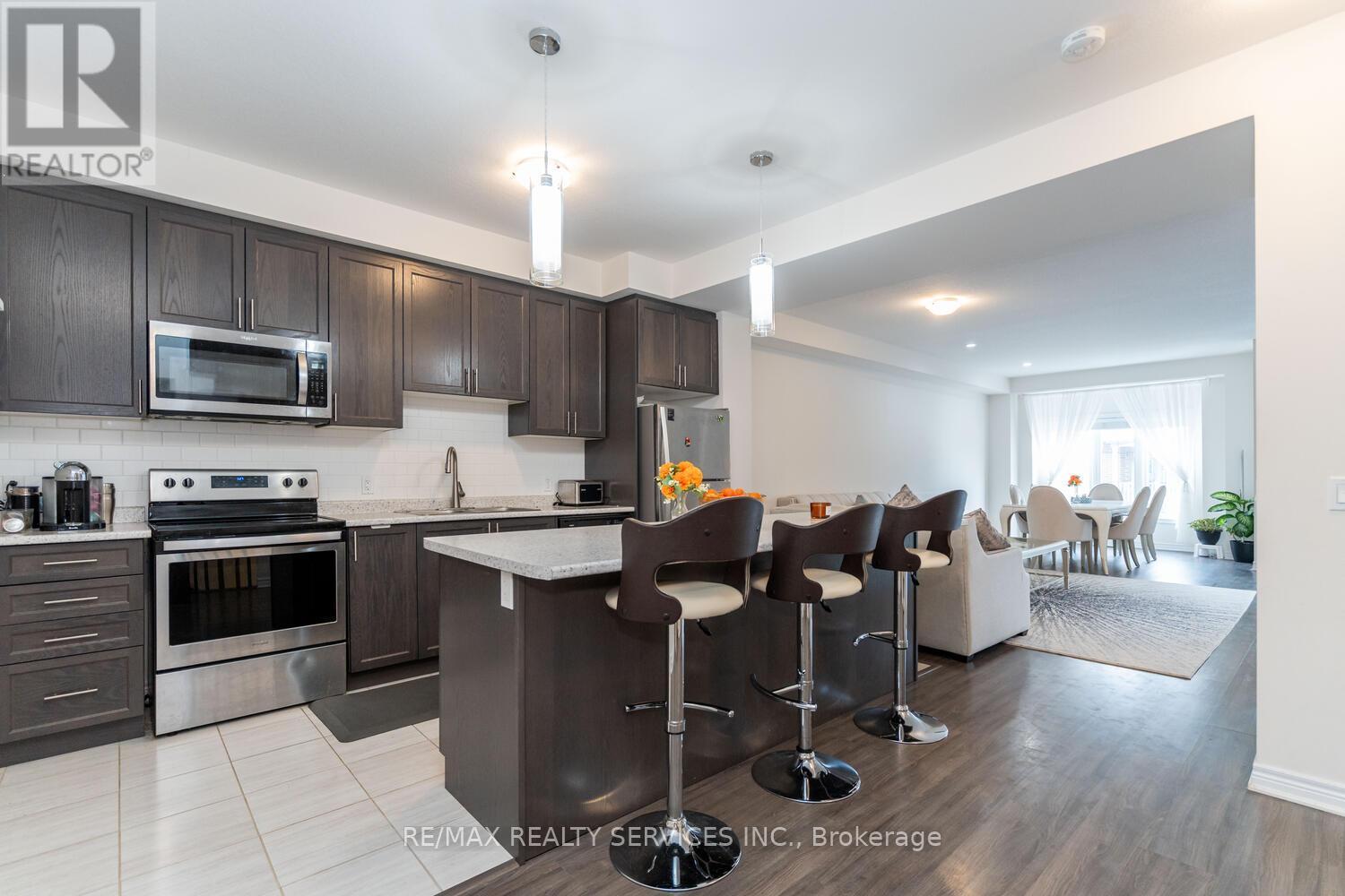 7 Ridgeside Lane, Hamilton, ON - Indoor Photo Showing Kitchen With Stainless Steel Kitchen With Upgraded Kitchen
