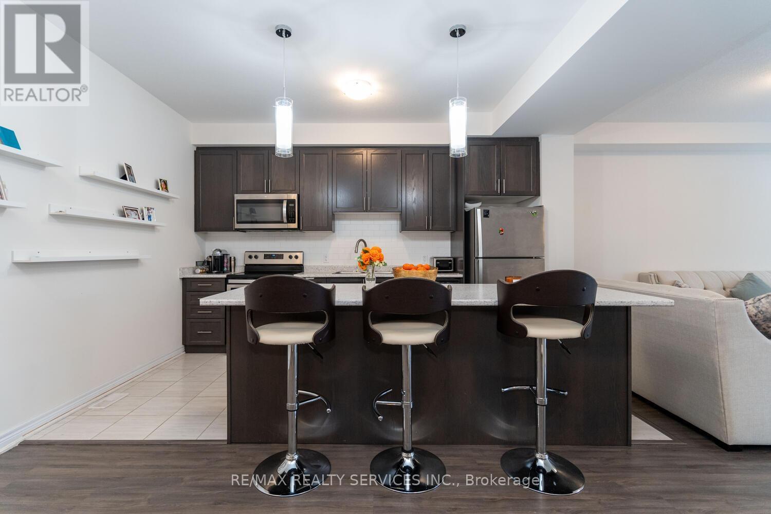 7 Ridgeside Lane, Hamilton, ON - Indoor Photo Showing Kitchen With Stainless Steel Kitchen With Upgraded Kitchen