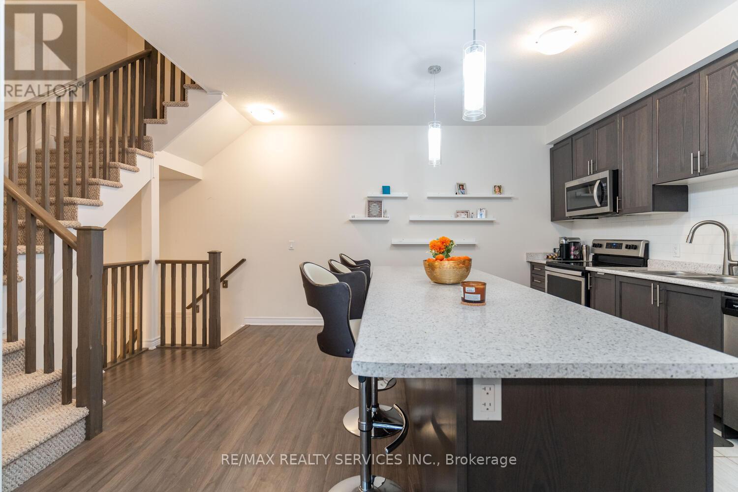 7 Ridgeside Lane, Hamilton, ON - Indoor Photo Showing Kitchen With Upgraded Kitchen