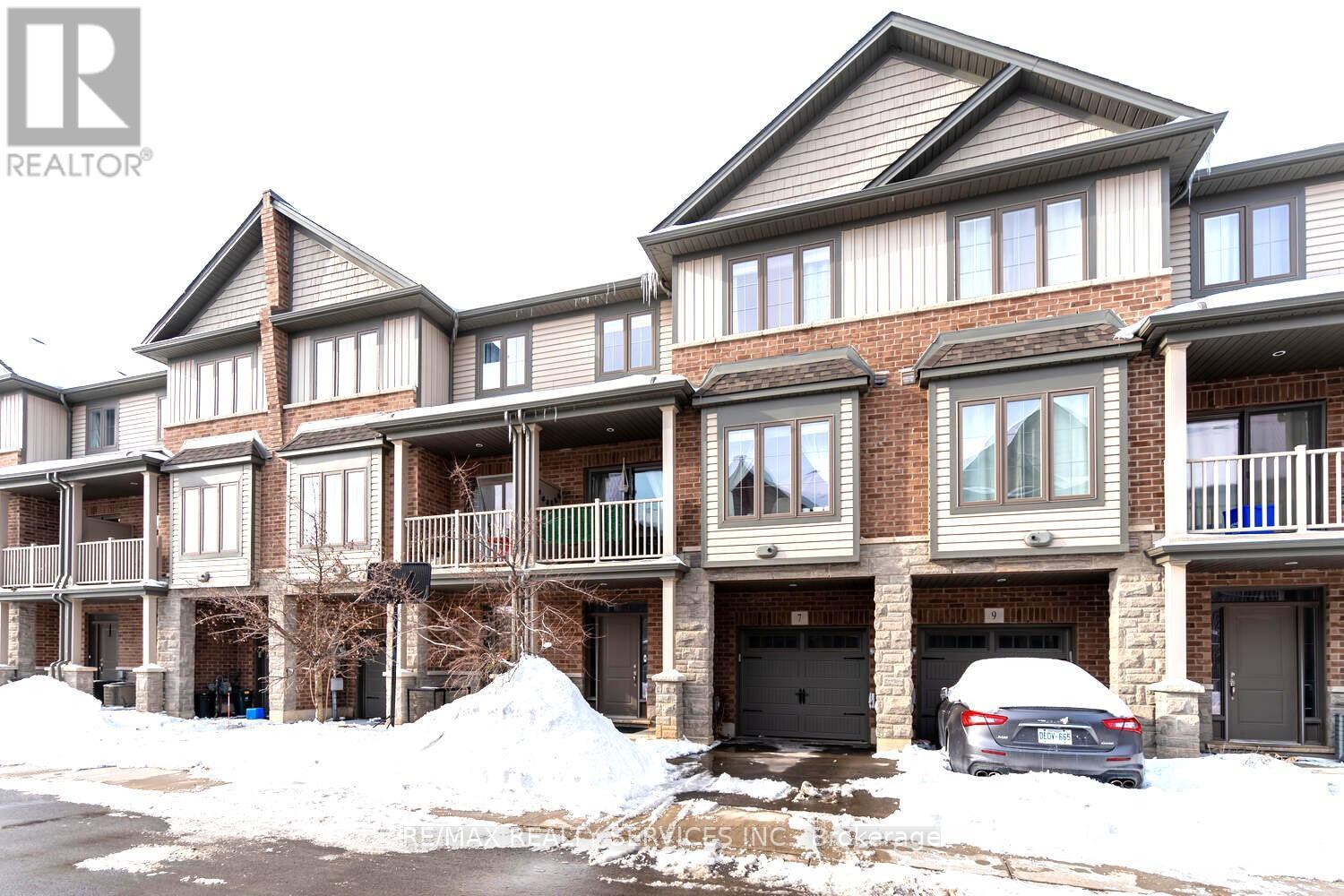 7 Ridgeside Lane, Hamilton, ON - Outdoor With Balcony With Facade