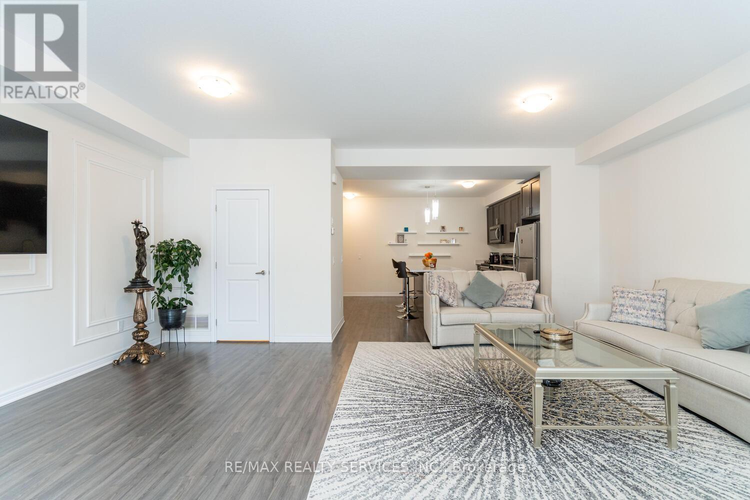 7 Ridgeside Lane, Hamilton, ON - Indoor Photo Showing Living Room