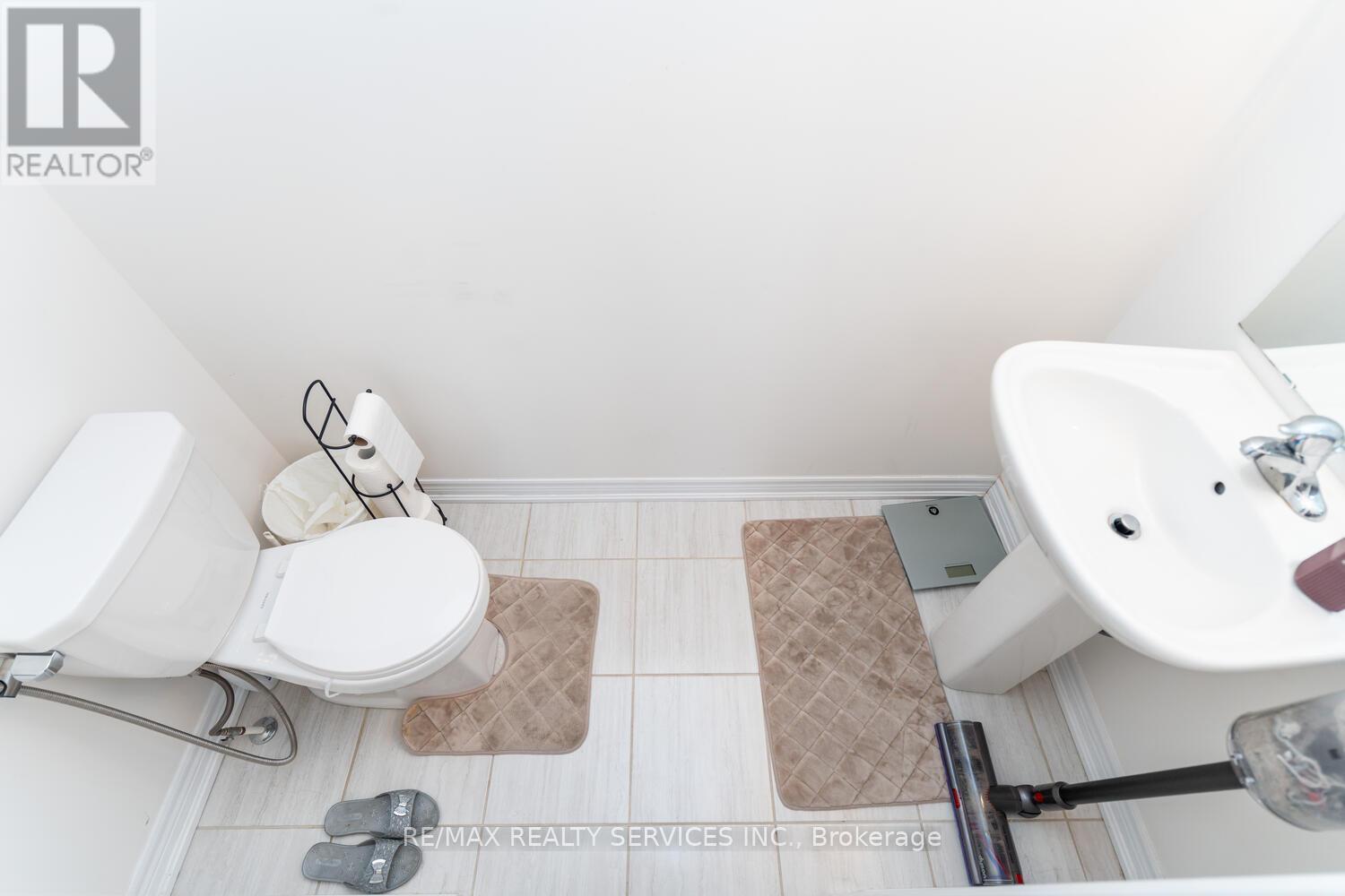7 Ridgeside Lane, Hamilton, ON - Indoor Photo Showing Bathroom
