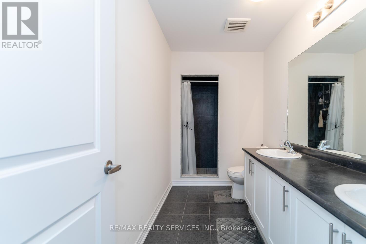 7 Ridgeside Lane, Hamilton, ON - Indoor Photo Showing Bathroom