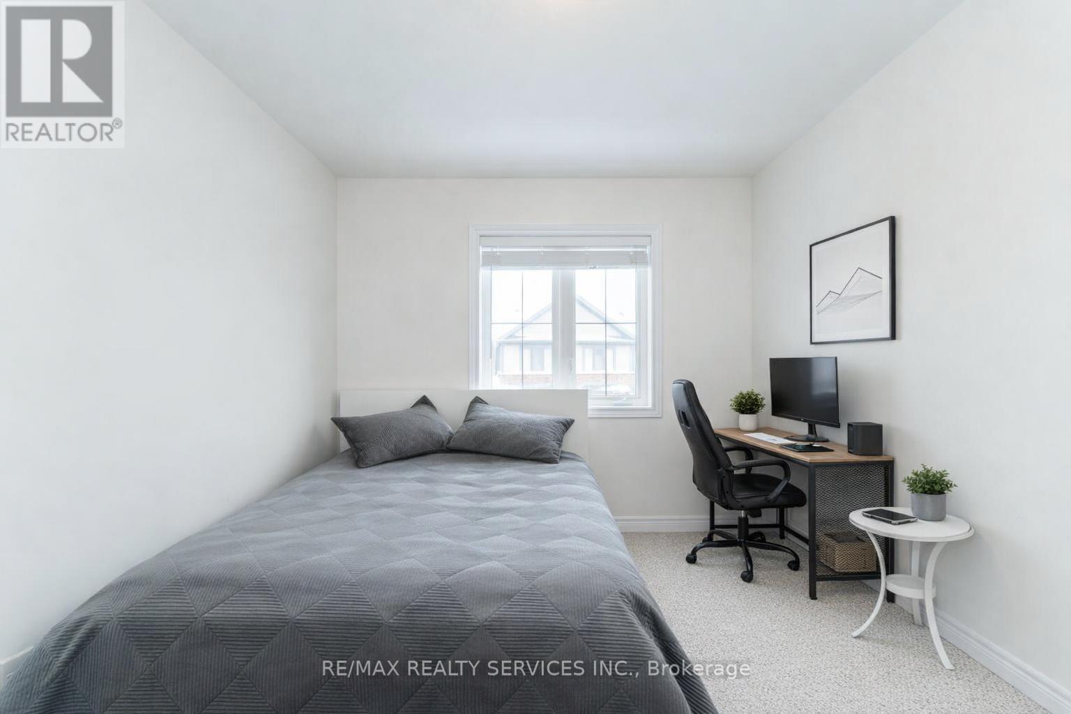 7 Ridgeside Lane, Hamilton, ON - Indoor Photo Showing Bedroom