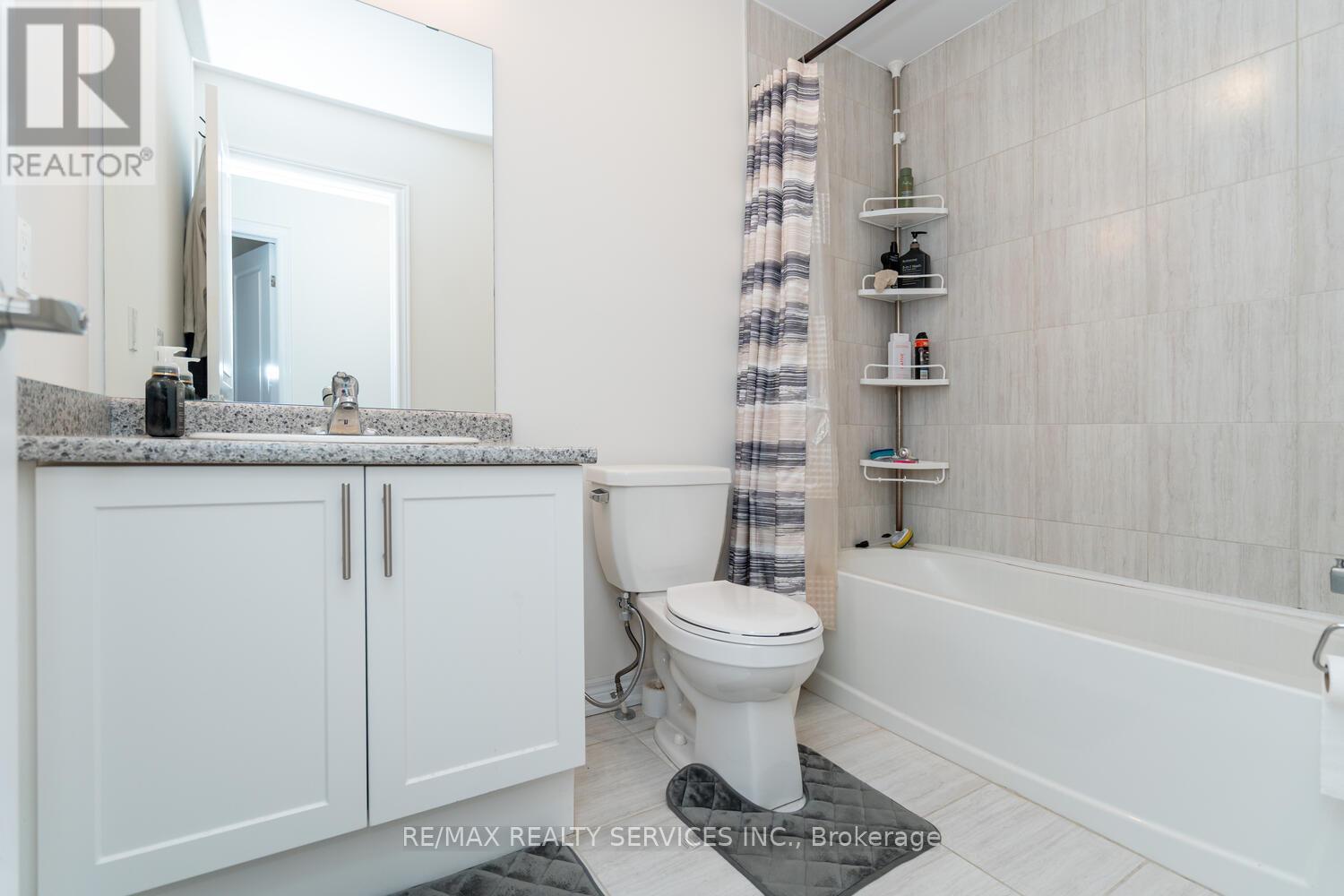 7 Ridgeside Lane, Hamilton, ON - Indoor Photo Showing Bathroom