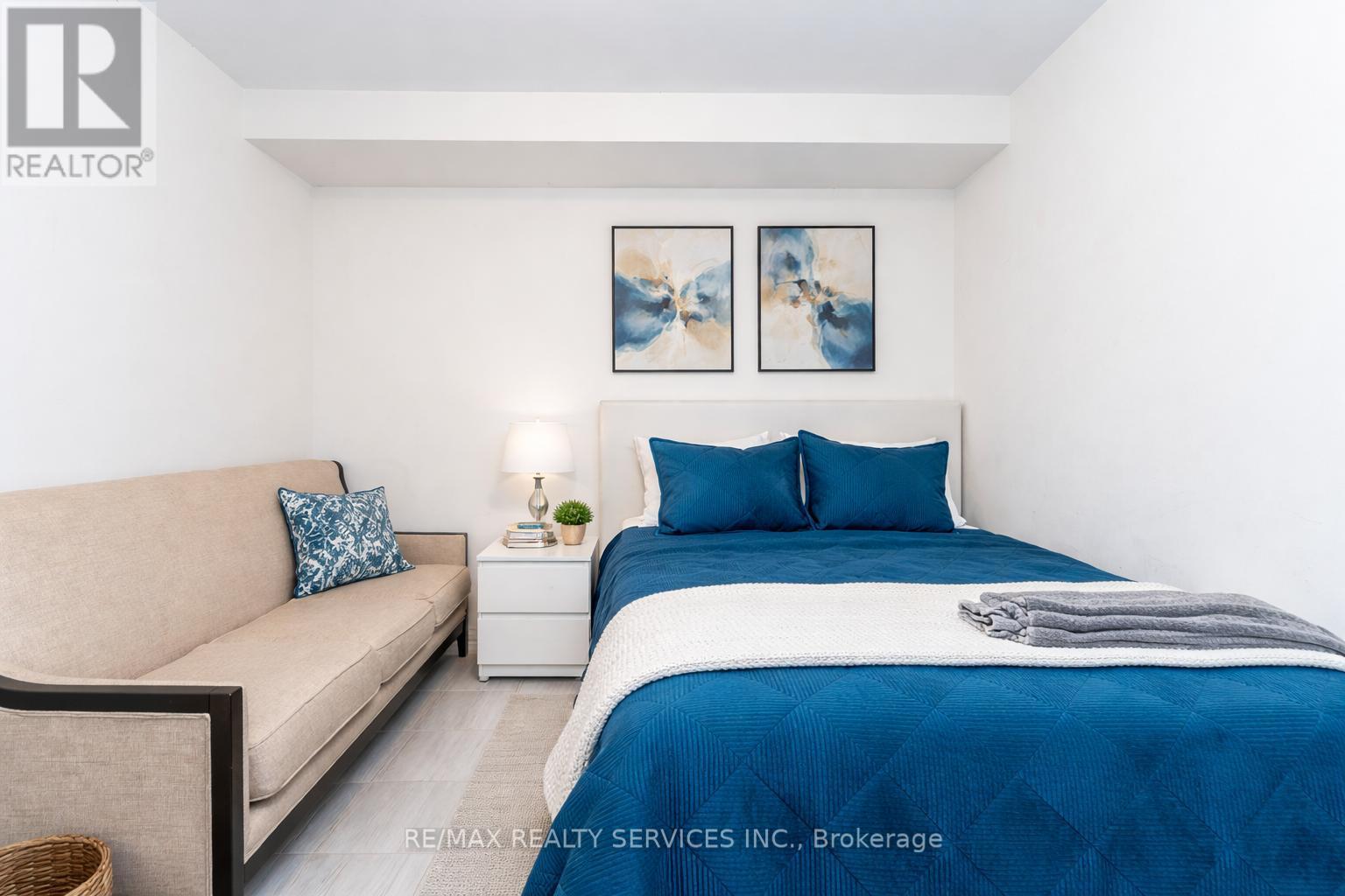 7 Ridgeside Lane, Hamilton, ON - Indoor Photo Showing Bedroom