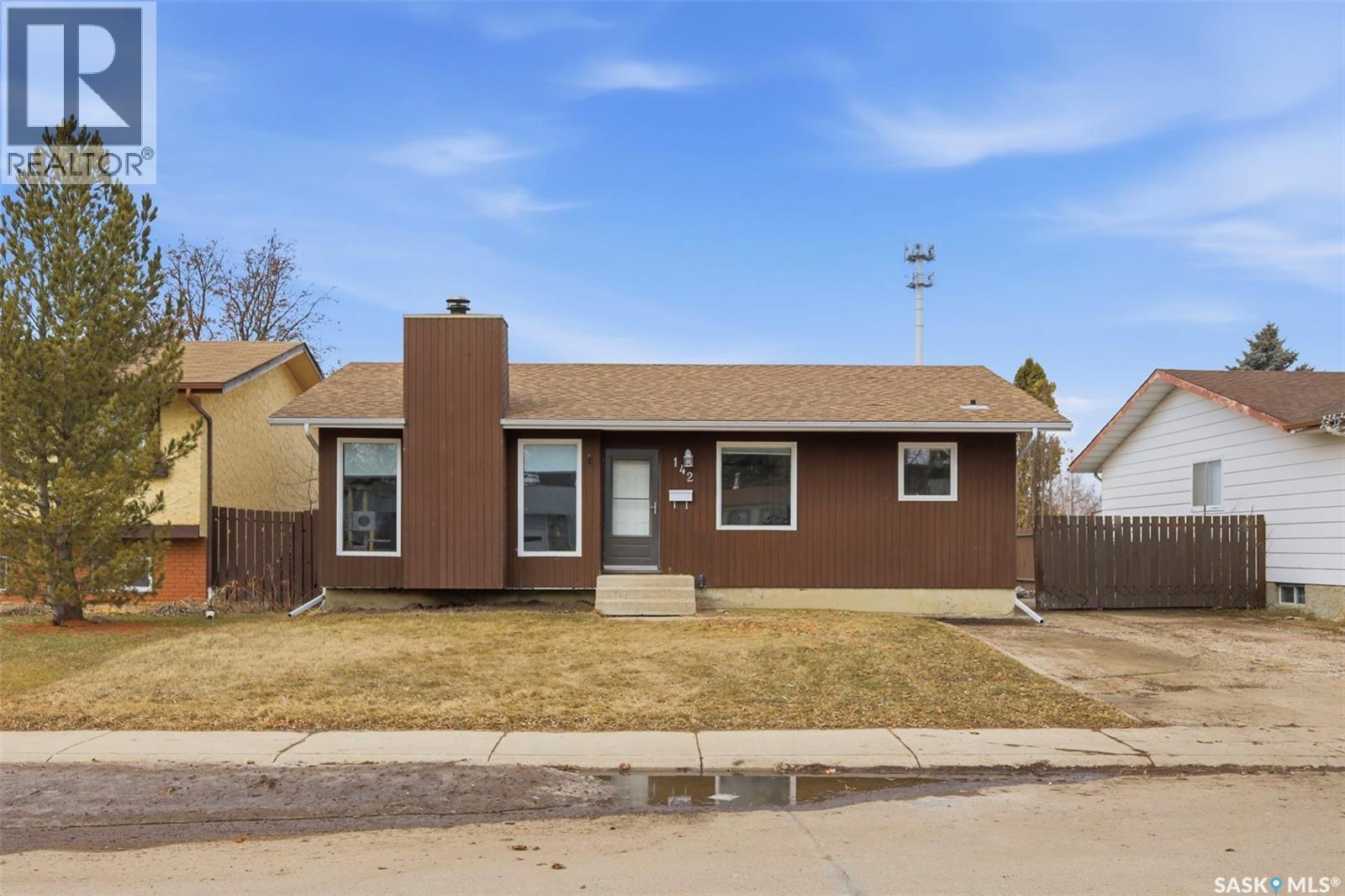 142 Heise Crescent, Saskatoon, SK - Outdoor