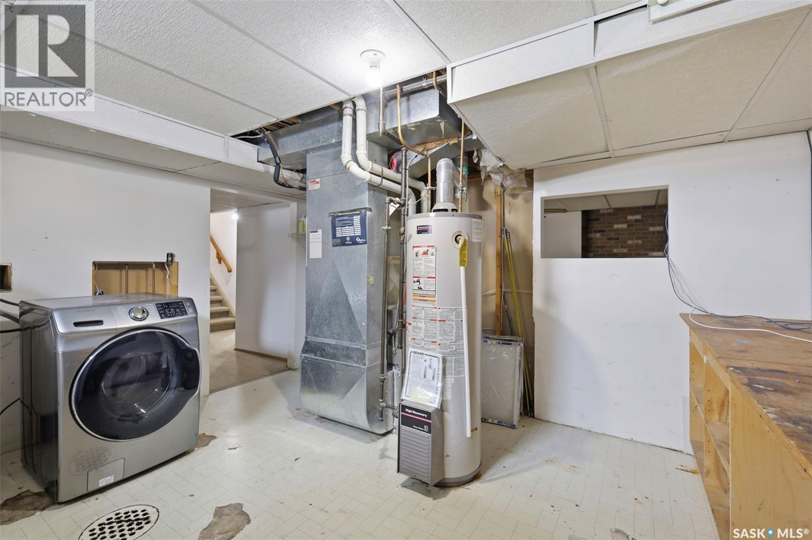 142 Heise Crescent, Saskatoon, SK - Indoor Photo Showing Laundry Room