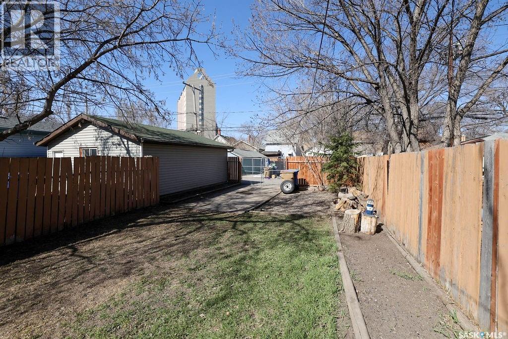 2066 Wallace Street, Regina, SK - Outdoor