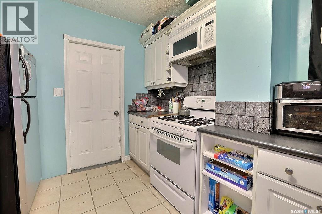 2066 Wallace Street, Regina, SK - Indoor Photo Showing Kitchen
