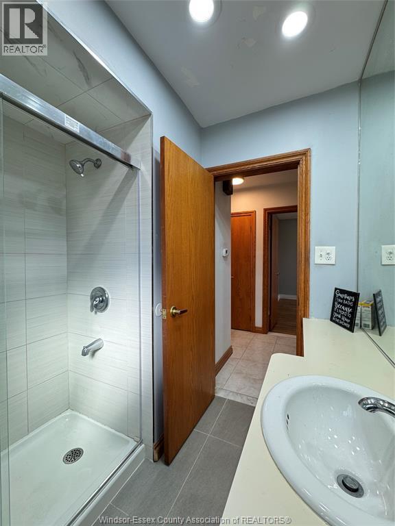 1595 Sun Valley, Windsor, ON - Indoor Photo Showing Bathroom