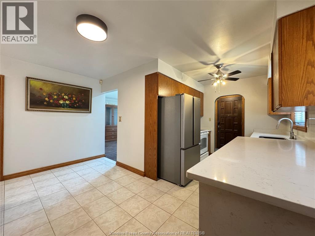 1595 Sun Valley, Windsor, ON - Indoor Photo Showing Kitchen