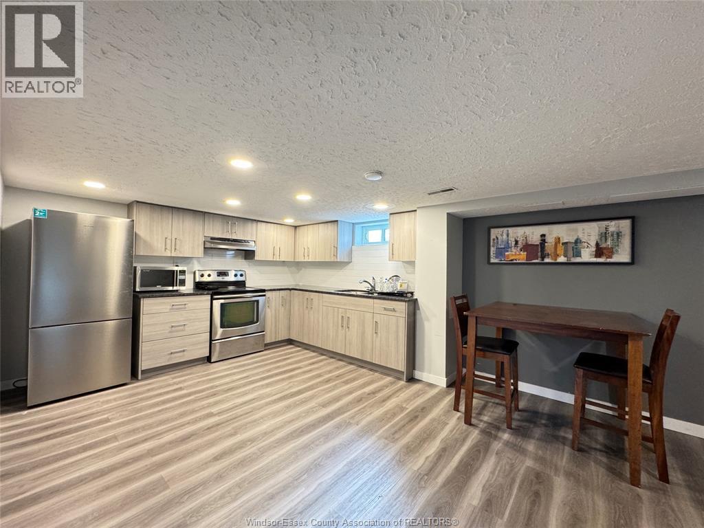 1595 Sun Valley, Windsor, ON - Indoor Photo Showing Kitchen