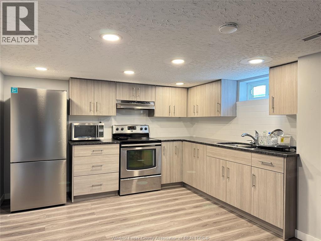 1595 Sun Valley, Windsor, ON - Indoor Photo Showing Kitchen