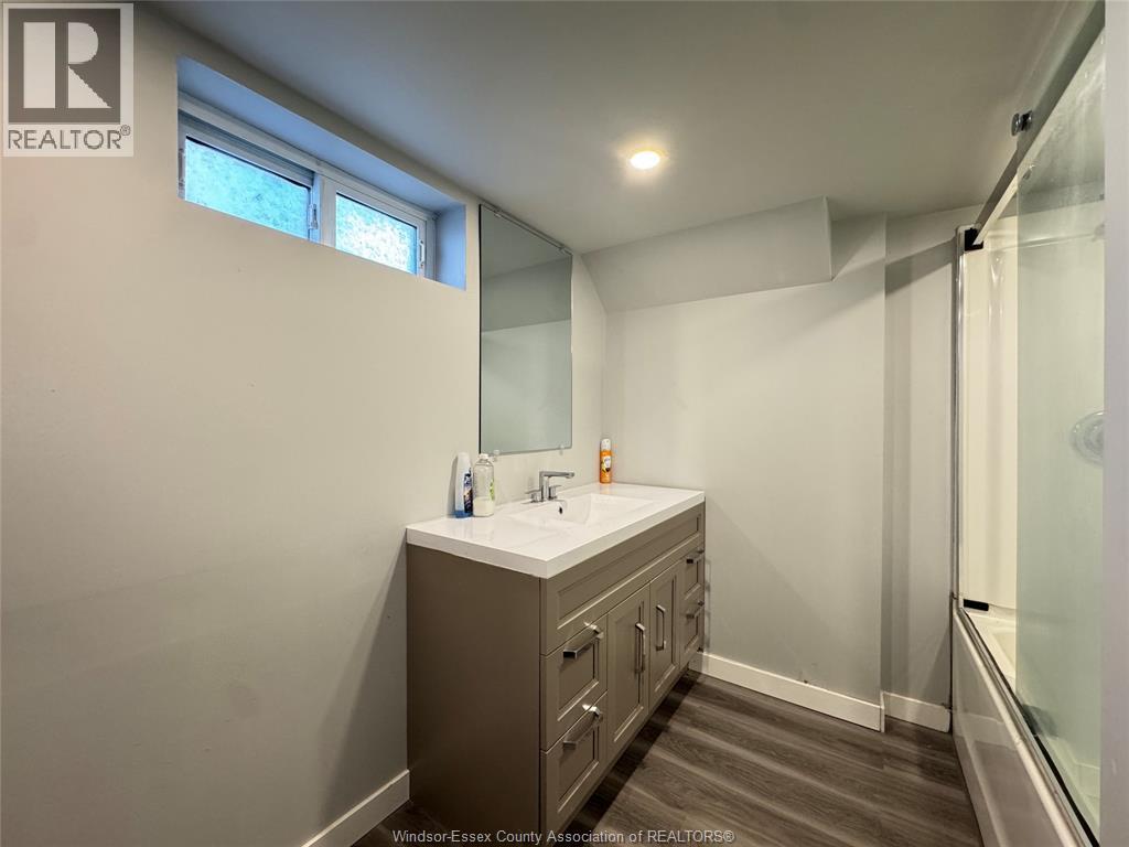 1595 Sun Valley, Windsor, ON - Indoor Photo Showing Bathroom