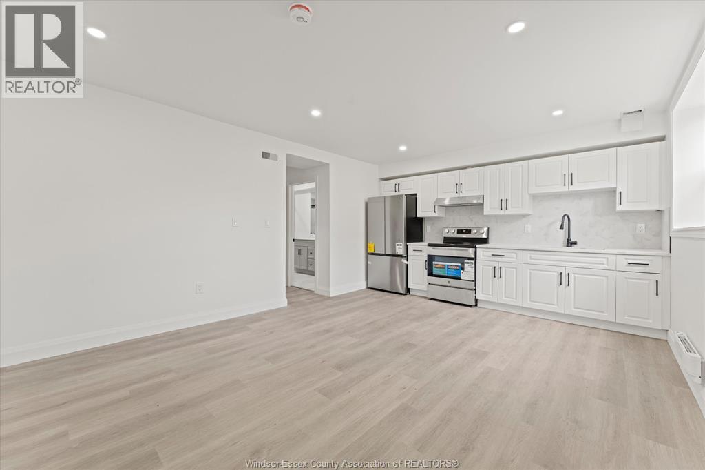 702 Pierre Unit# 6, Windsor, ON - Indoor Photo Showing Kitchen