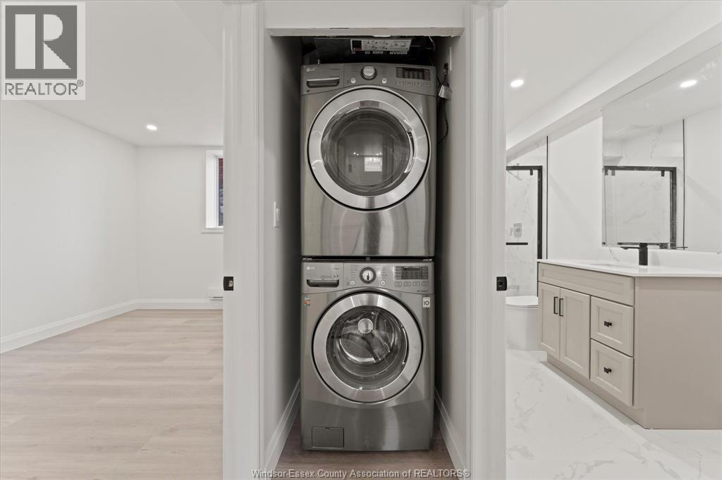 702 Pierre Unit# 6, Windsor, ON - Indoor Photo Showing Laundry Room